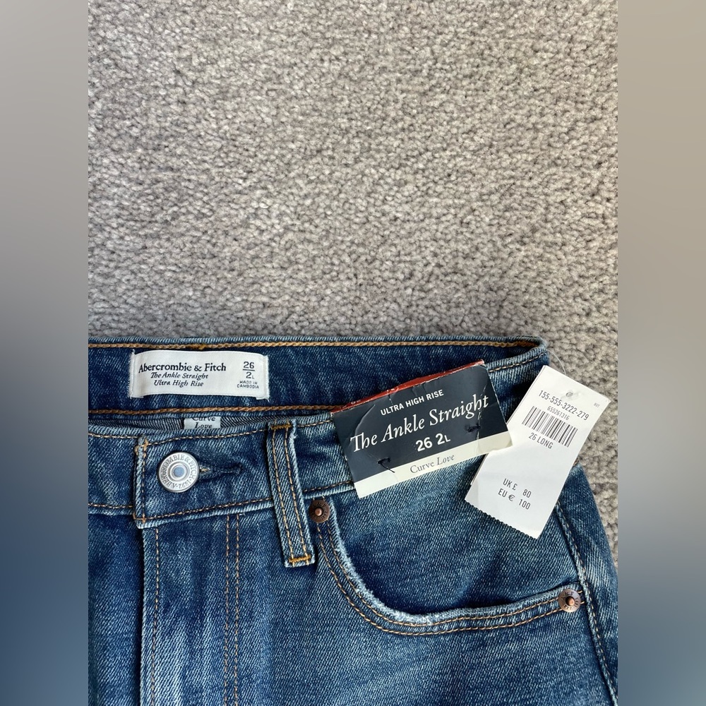 Abercrombie & Fitch: Curve Love The Ankle Straight Ultra High Rise 26L - Picture 4 of 6